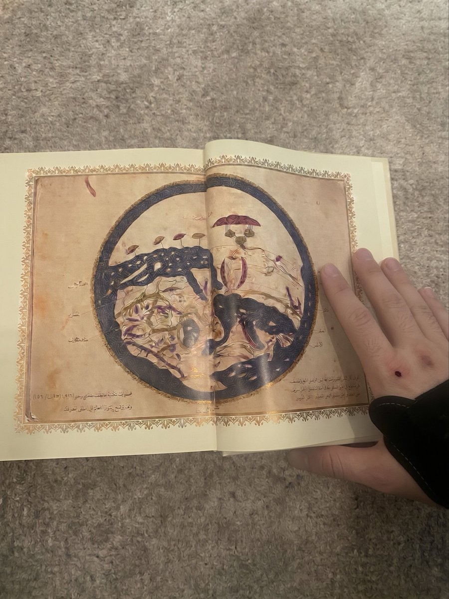 HumeNoir's tweet photo. وصل الكبيررررررر
عندي كتاب العبر كامل بس عجبتني النسخه هذي 
دور الكتب اللبنانيه مبدعين الصراحه في الكتب https://t.co/vWxYA94VBs