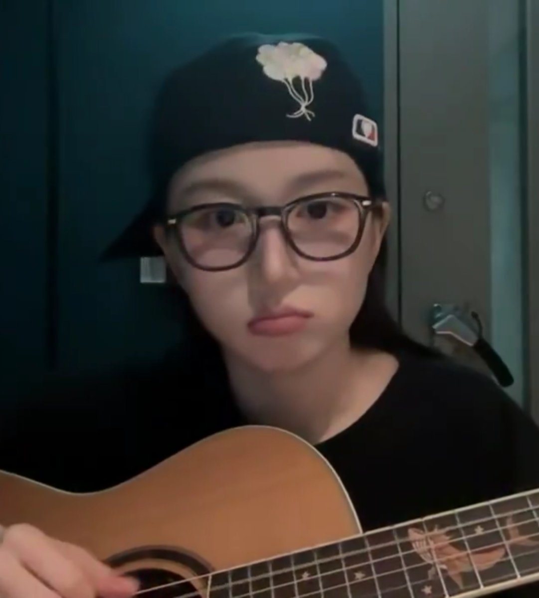 haewonaaahh's tweet photo. How tf is this even the same person 🫪 https://t.co/AUAtXSOvxw