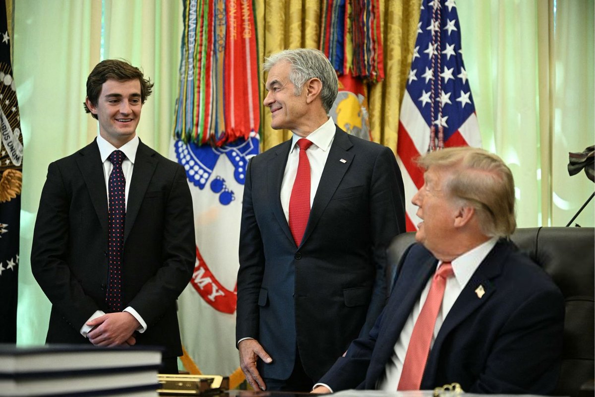 BoLoudon's tweet photo. He’s not with CNN, CBS, PBS, ABC, Politico, 60 Minutes, the NYT, Washington Post, or the Associated Press.

He’s an independent journalist on 𝕏 in the Oval Office who exposed hundreds of millions of dollars in fraud with just a hoodie and a camera.

God bless @NickShirleyy. https://t.co/pkIRfoL2BD