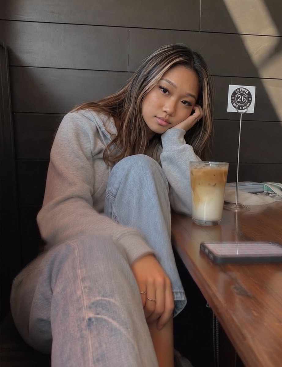mel_miller07's tweet photo. spent 20 minutes getting ready just to order an iced latte.. https://t.co/wliHjiNVAv