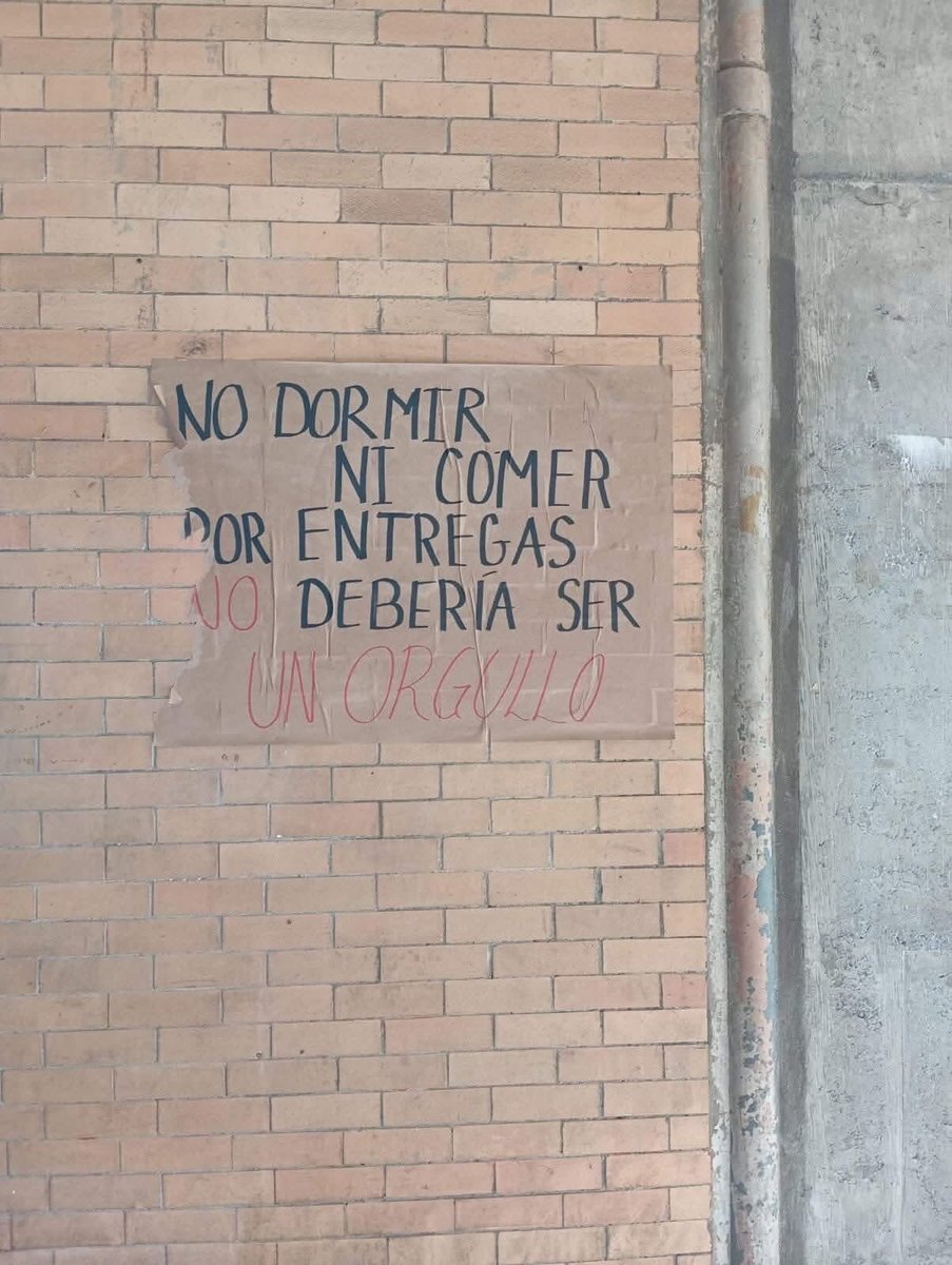 hectorvelazhv's tweet photo. Cartel encontrado en la Facultad de Arquitectura de Ciudad Universitaria, en la UNAM ! https://t.co/sYkbpIXZy6