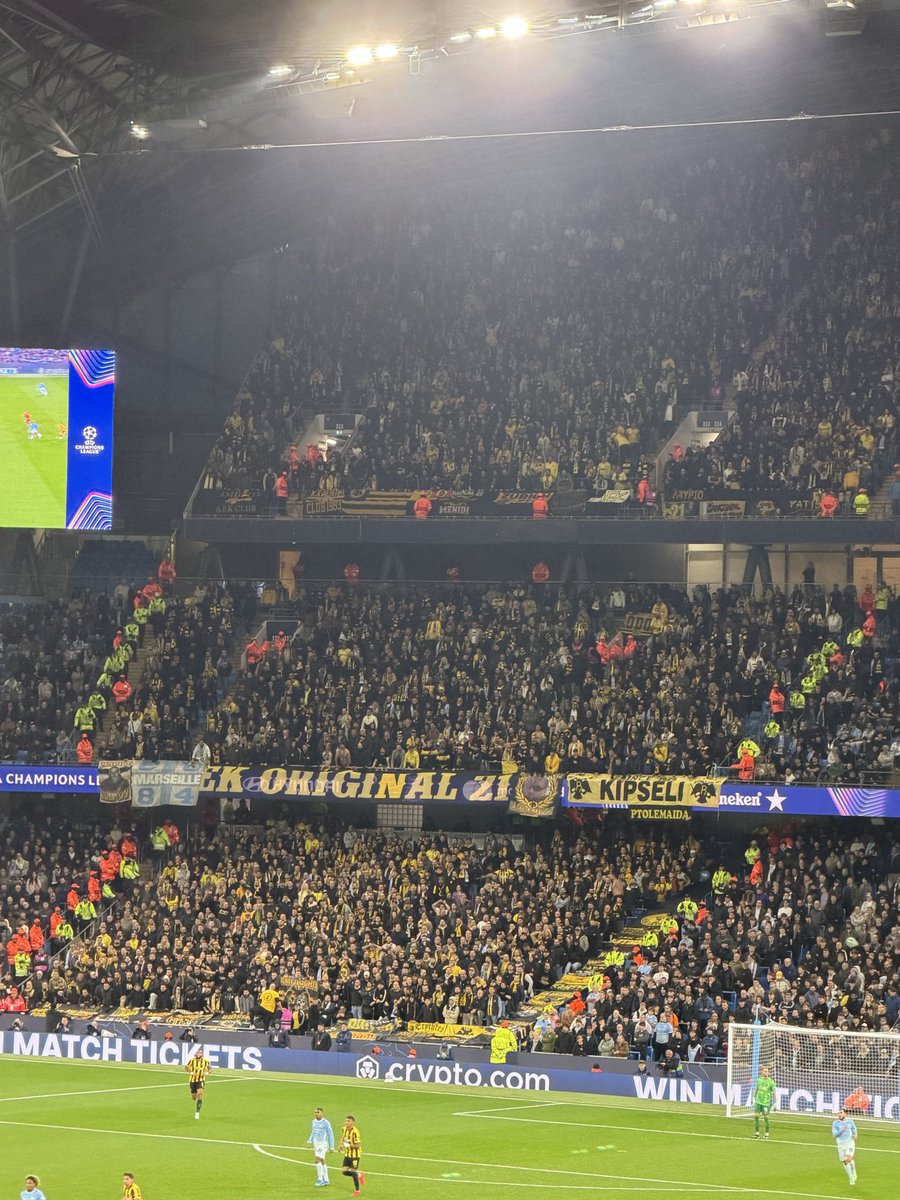 PaulMcGarraghy's tweet photo. I’m old enough/lucky enough to have done Aris Thessaloniki home and away in 2011 in the Europa League. It might be the #UCL tonight but AEK Athens fans are quiet compared to the the @ArisFC_1914 fans.  Same country, similar colours, but massive difference in volume https://t.co/YPjNCm6TUt