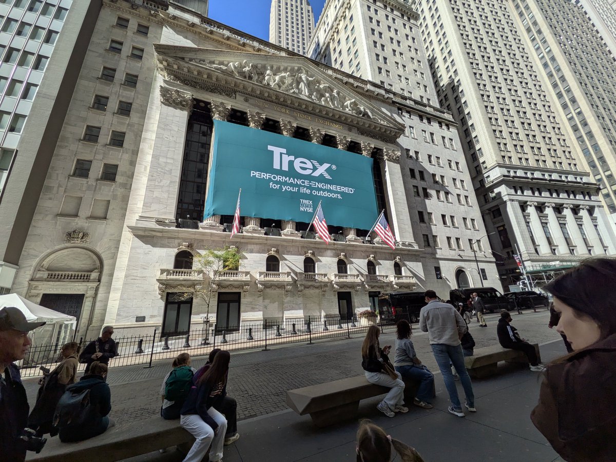 BioInversor's tweet photo. He entrado en este templo y he puesto un par de velas a $GIS y otras dos a $CMCSA para mi amigo @moat_Man https://t.co/u84wSkLUWr