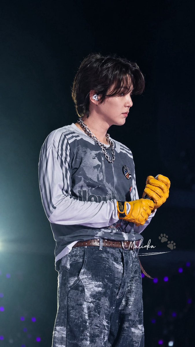 MariLam114's tweet photo. Yoongi 💜 BTS WORLD TOUR ARIRANG

#민윤기 #슈가 #SUGA 
#BTS_WORLDTOUR_ARIRANG
#BTS_WORLDTOUR_ARIRANG_SANTIAGO https://t.co/EwinR7unsX