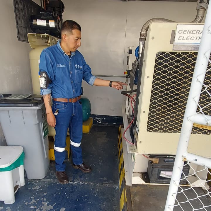 ARCH_Ec's tweet photo. ✅#ARCHControla

En #Carchi, nuestros técnicos inspeccionaron estaciones de servicio en #Montúfar para comprobar la cantidad de combustible, los precios de venta y verificar que los tanques de almacenamiento estén libres de agua y sedimentos.

Control en territorio, sin novedades https://t.co/t2B6kkQEtp