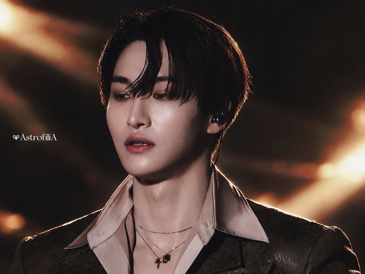 Astro43filiA's tweet photo. 261018
반짝반짝 떵자님

#SEONGHWA #성화 #ATEEZ #에이티즈 https://t.co/lYmuBaR31s