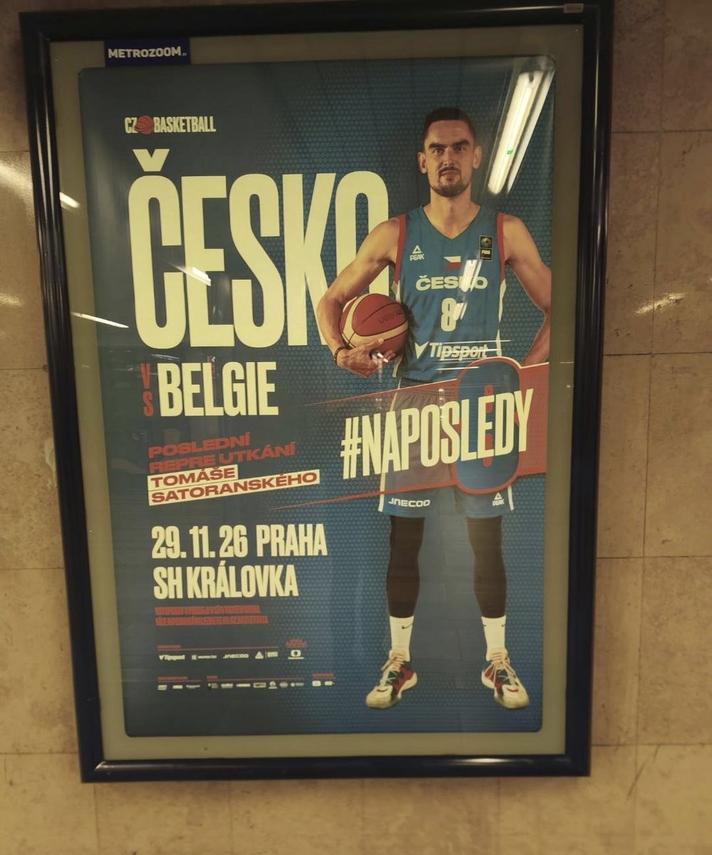 CrunchTimeCZ's tweet photo. Tomáš Satoranský odehraje 29. listopadu poslední utkání za reprezentaci @cz_basketball.

Píšou to na plakátu v metru. https://t.co/Uflr2upZsS