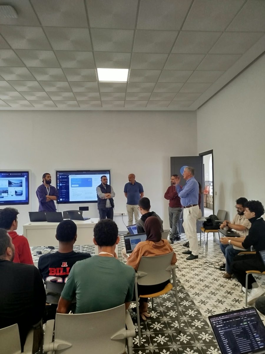 YouCode18's tweet photo. Cette semaine, nous avons eu le plaisir d'accueillir Monsieur Seger van Voorst tot Voorst, directeur général du parc national De Hoge Veluwe, et Monsieur Ahmed Marcouch, maire de la ville d'Arnhem (Pays-Bas). https://t.co/Ww7apM4Ne3