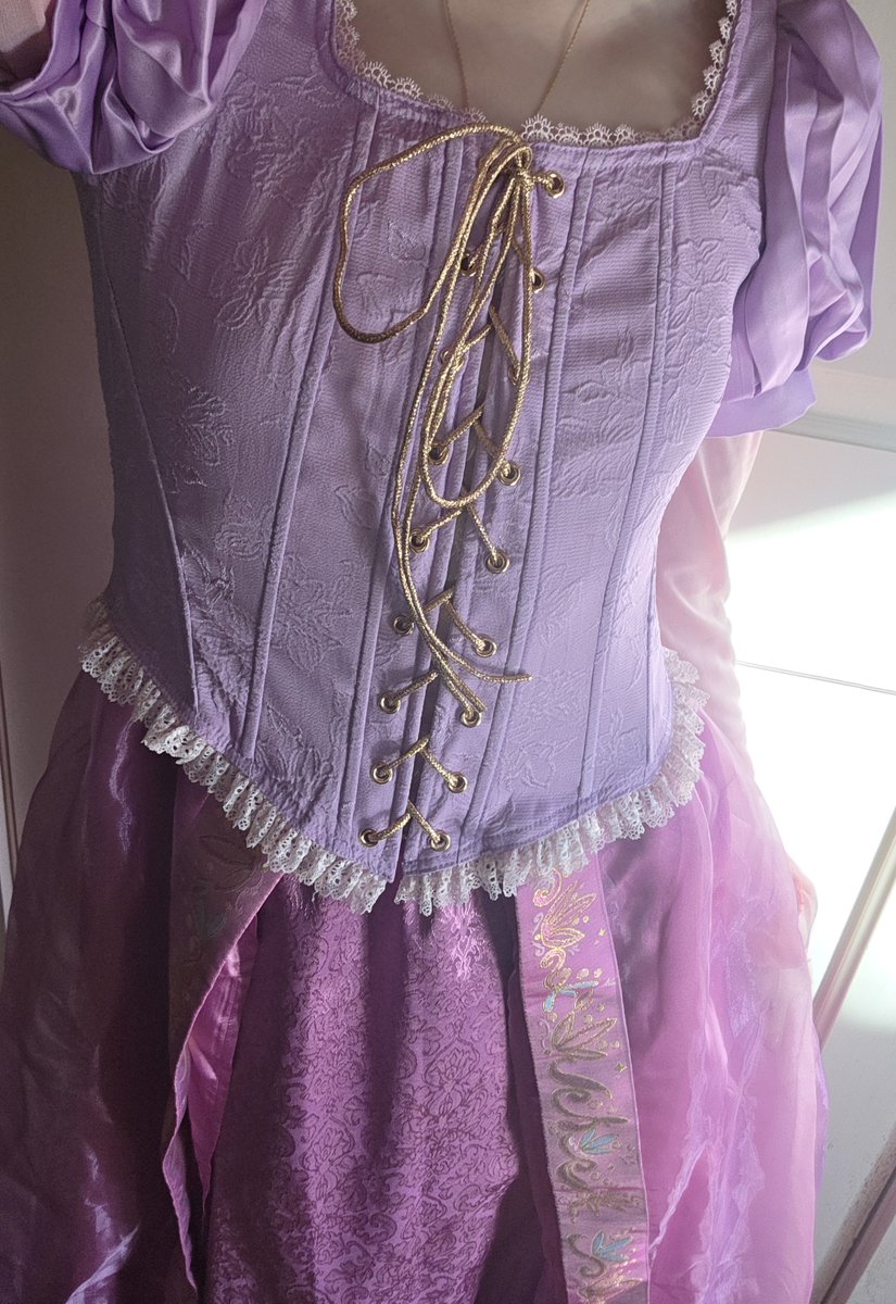 Rosylovesdolls's tweet photo. MY RAPUNZEL COSPLAY CAME IN, im literally not taking it off /lh /gen https://t.co/hhxaLUY2W0
