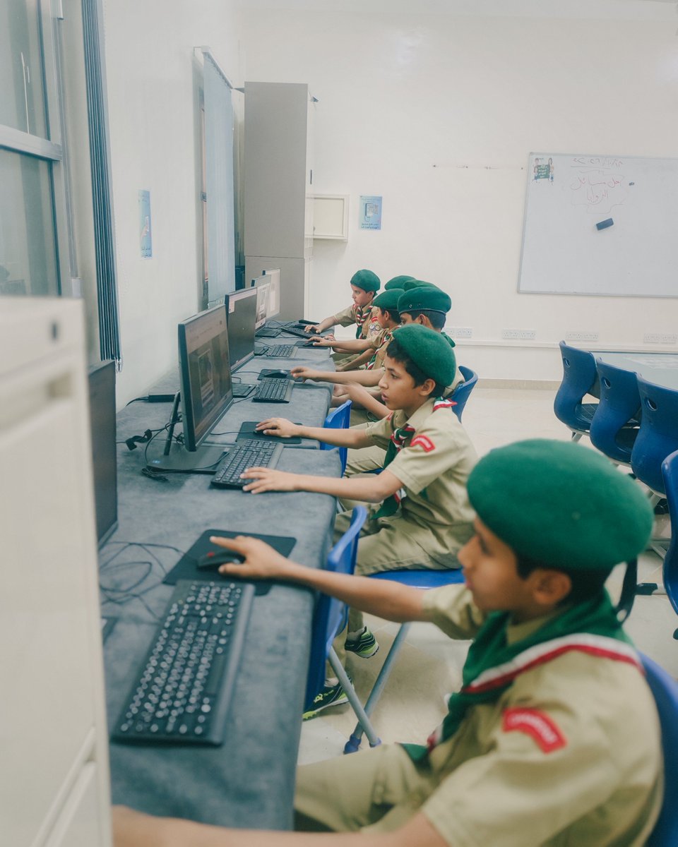 EduGovDkh4603's tweet photo. شاركت وحدة كشافة المدرسة في اللقاء الكشفي العالمي عبر الهواء والإنترنت (JOTA-JOTI)، في تجربة ثرية عززت مهارات التواصل الرقمي، وروح التعاون، والانفتاح على الحركة الكشفية العالمية. https://t.co/QEhD7moqu8