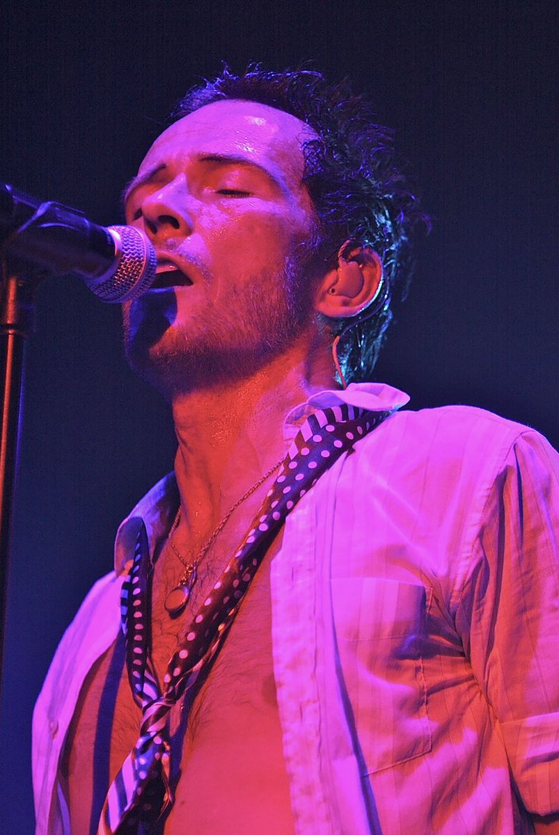 TheScottWeiland's tweet photo. Three days to go. 🤘

SCOTT WEILAND: LIVE arrives October 23.

📸:  Mark Weiss https://t.co/MZnCwg0fU1