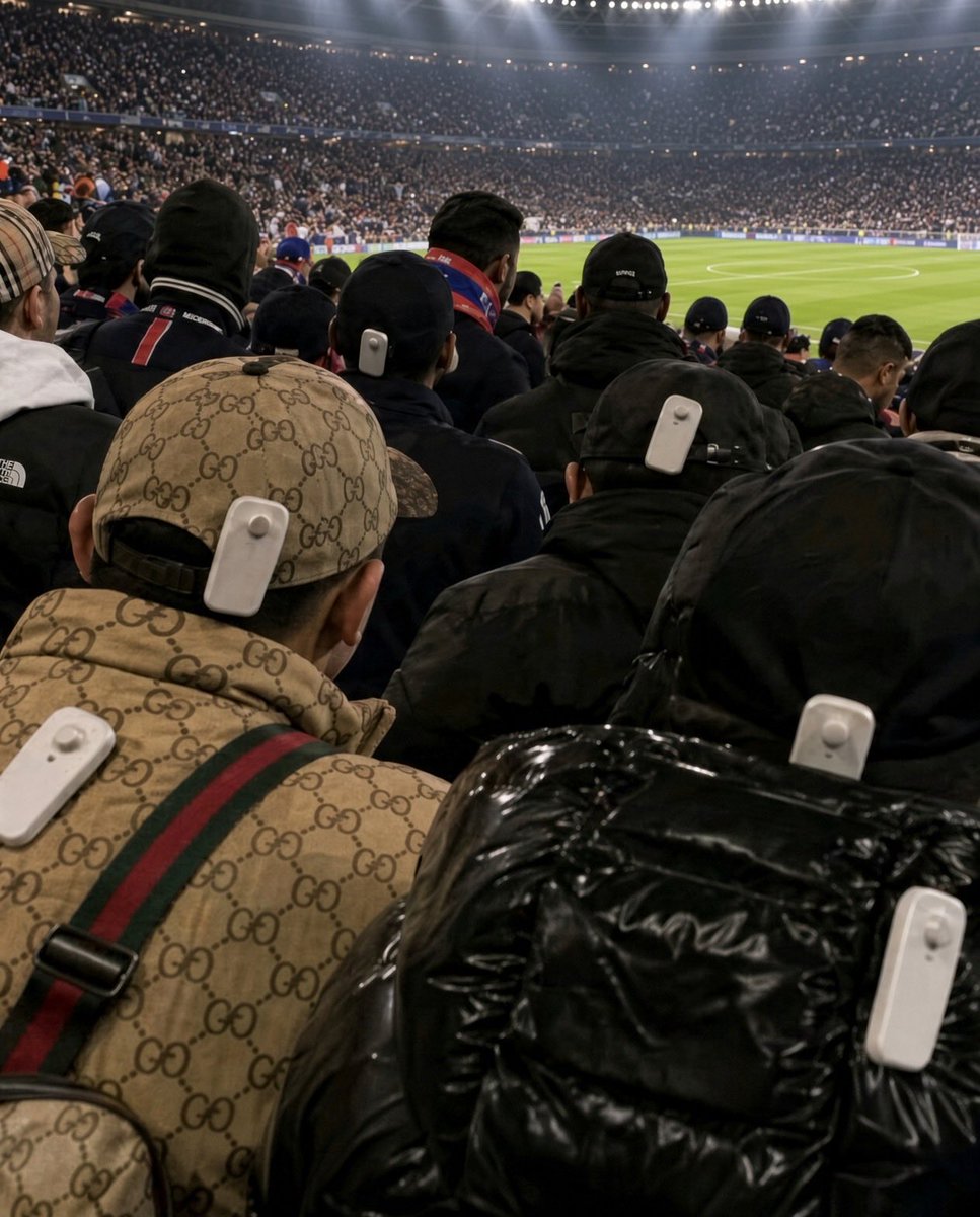 bonsensbordel's tweet photo. Ce soir, dans les tribunes de PSG- Barca… https://t.co/xWh6Kd6Qeq