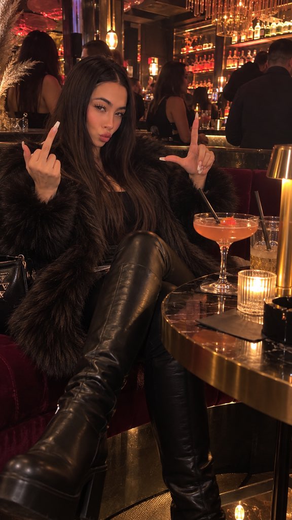 GoddessSorayaaa's tweet photo. Liebe diese Edits so sehr hahahaha ✨👸🏻👑 https://t.co/DnYDlanJS9