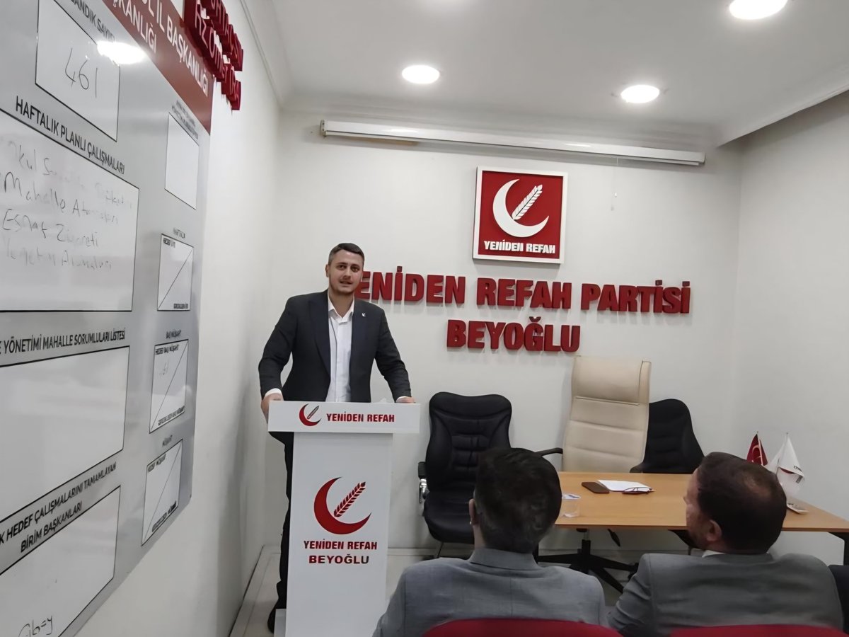 istyenidenrefah's tweet photo. Beyoğlu İlçe Teşkilatımızın İlçe Divan Toplantısı; İl Başkan Yardımcımız ve Siyasi İşler Başkanımız İhsan Sorar ile İl Yönetim Kurulu Üyelerimiz Muhittin Genç ve Fethi Kahraman’ın katılımlarıyla gerçekleştirildi.

Teşkilat çalışmalarımızın değerlendirildiği, birlik ve beraberlik ruhunun pekiştirildiği toplantımızın hayırlara vesile olmasını diliyor, emeği geçen tüm teşkilat mensuplarımıza teşekkür ediyoruz.