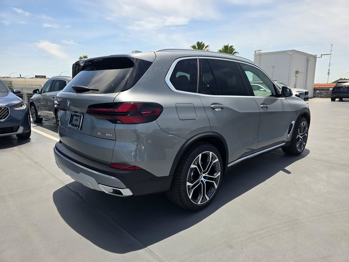 fieldsbmw's tweet photo. SKYSCRAPER GREY AND READY TO ROLL.
The 2026 BMW X5 sDrive40i with its 3.0L mild-hybrid I-6 is parked at Fields BMW Winter Park.

Stock No. T9485319
https://t.co/NUw297no4o | (407) 628-2100

#BMWX5 #BMW #WinterPark #FieldsBMW #X5 https://t.co/mBYe6KmcCz