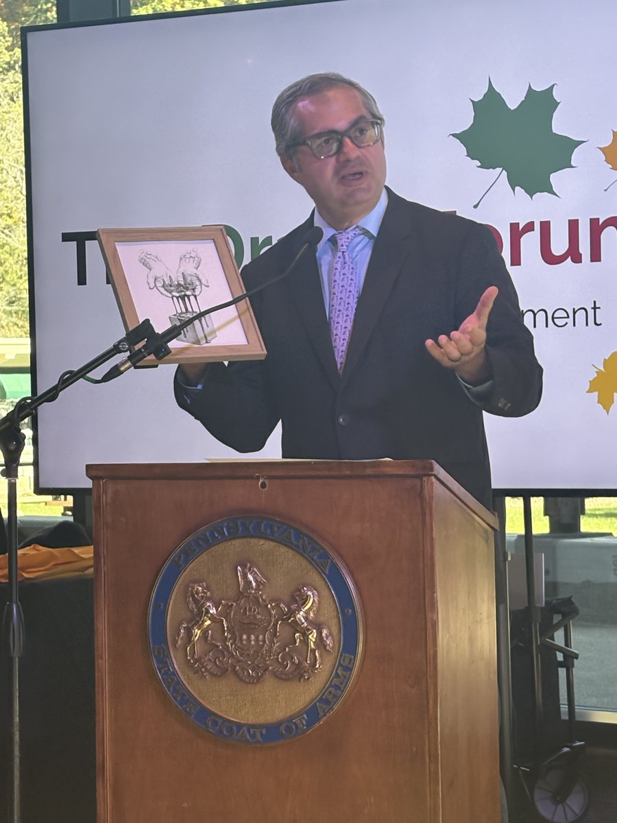 ForumDrake's tweet photo. Ambassador Khazar Ibrahim presents a commemorative plaque from the Republic of Azerbaijan to Drake Well Museum and Park.

“Let us give credit to this wonderful United States of America, without whom none of these projects would be possible”  - Ambassador Ibrahim

#thedrakeforum #energy #EnergySecurity