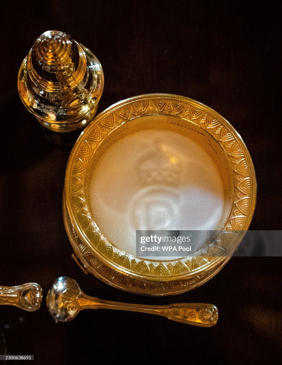 sarahdiaryz's tweet photo. The King Charles III cypher imprinted into salt on the banquet table 🧂

📸 Aaron Chown https://t.co/r1RRiFtTOy