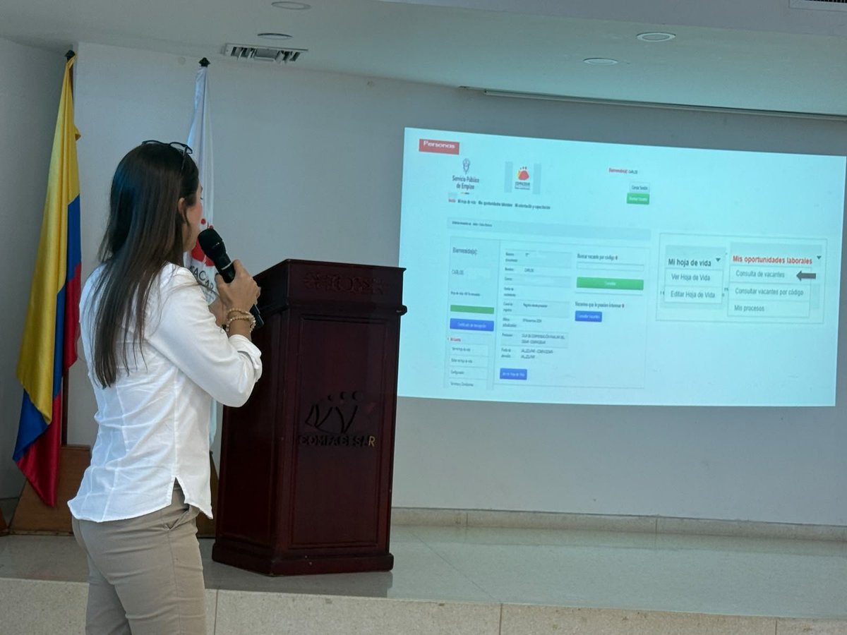 ARNColombia's tweet photo. @comfacesar 🤝 Durante la jornada, las y los participantes recibieron orientación para elaborar hojas de vida, preparar entrevistas laborales y pruebas psicotécnicas. Además, realizaron su registro en la Bolsa de Empleo de Comfacesar, como parte del acompañamiento a su vinculación laboral. https://t.co/p6UzKBUZoz