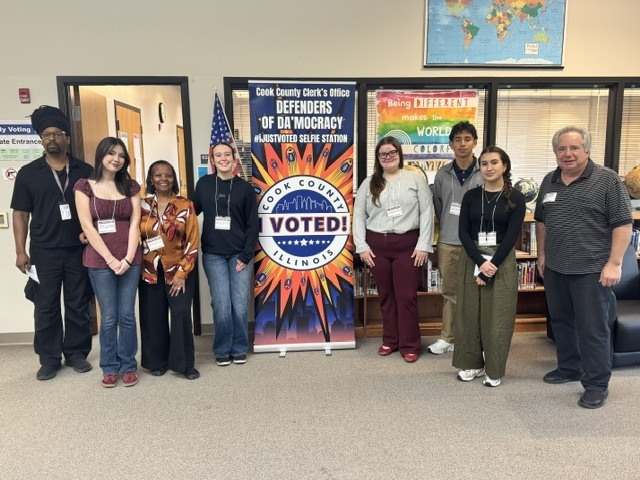 ExperienceOFHS's tweet photo. 🐾Civic engagement in action!  OFHS once again was given an unique opportunity to offer early voting to their students &amp; staff.  Thank you to the selected few senior students that volunteered their time to assist &amp; to Cook County for giving the Bengals this opportunity.🐾 https://t.co/sKdVi0jTt2