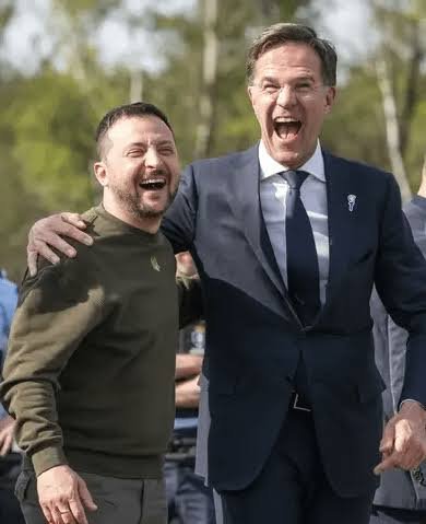 BowesChay's tweet photo. The Beggar and the Clown. 

1.5 million dead, 30% of the country lost, society shattered, the economy wrecked. 

They laugh. https://t.co/DSA2ytaznl