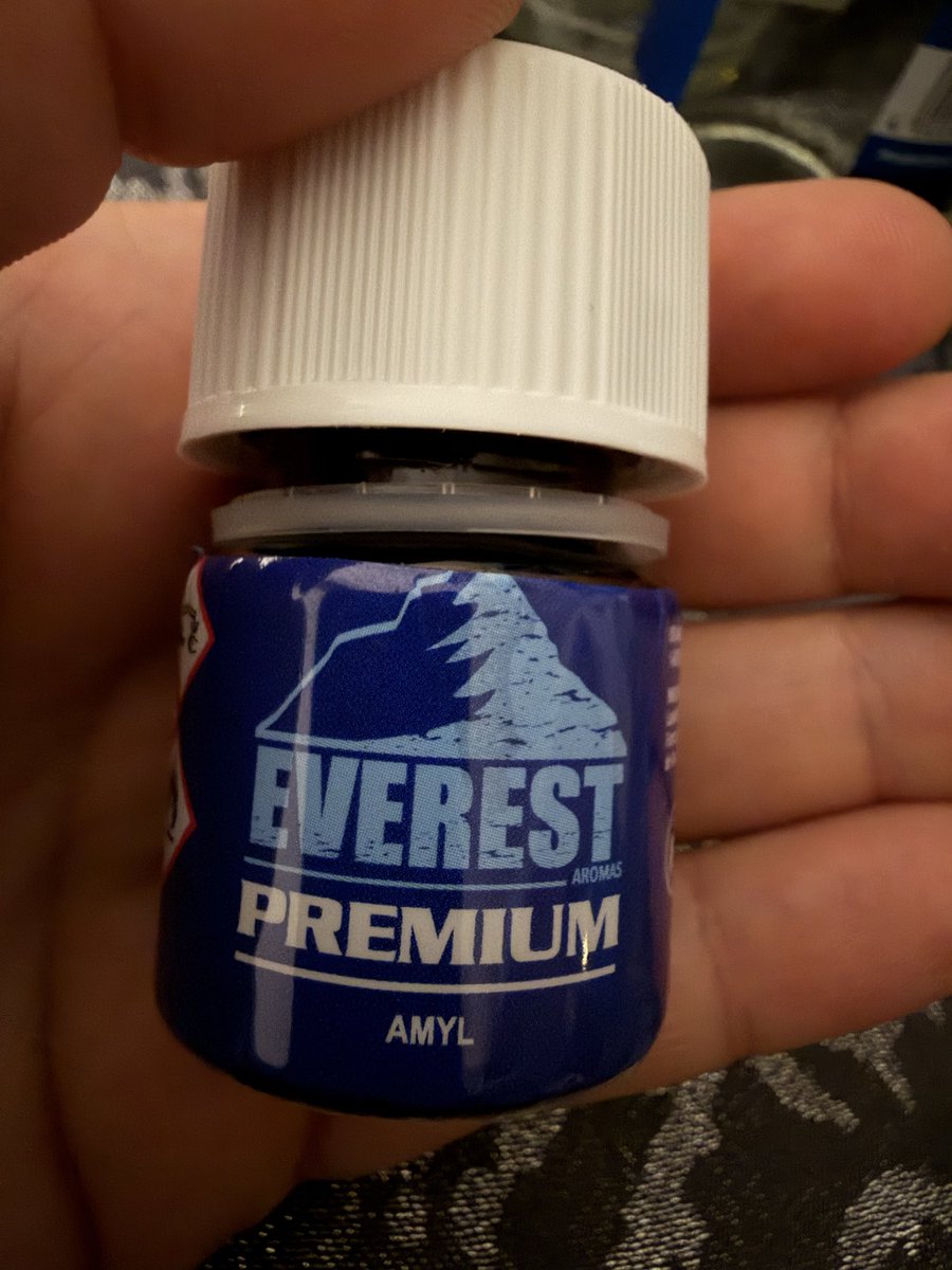 HerrinHanni's tweet photo. Wer will sich schön mit poppers das Hirn weg ficken? 
Nimm einen tiefen Atemzug und werde Gehorsam! 
Noch einen Atemzug und du bist mir absolut ausgeliefert! 😈😈 

#poppers #sklave #findom #geldherrin https://t.co/weRMV1rwmQ