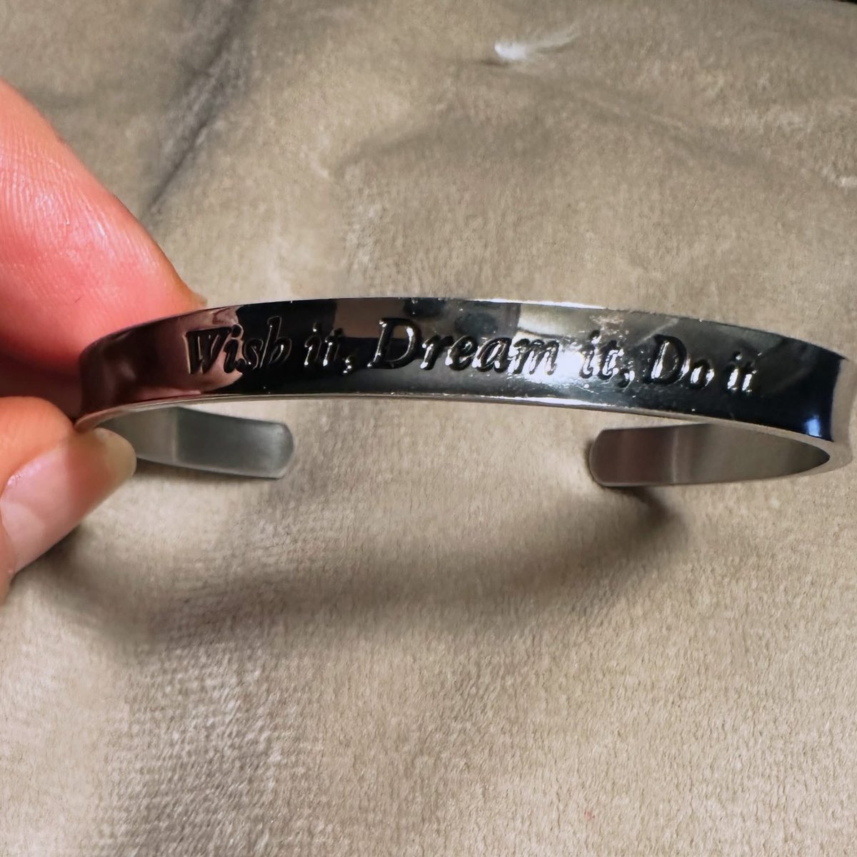 deargem's tweet photo. Today’s reason to smile…………love my beautiful new positive affirmation bracelet #Positivity #Affirmation #Bracelet #Beautiful xxx https://t.co/4L0oZskhDm
