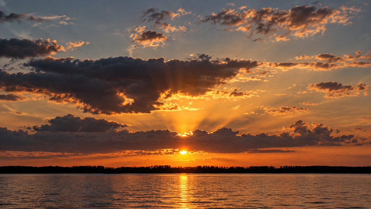 Havenlust's tweet photo. Some moments remind us that life was never meant to be understood completely, only lived deeply. https://t.co/pqJ0ruxoti