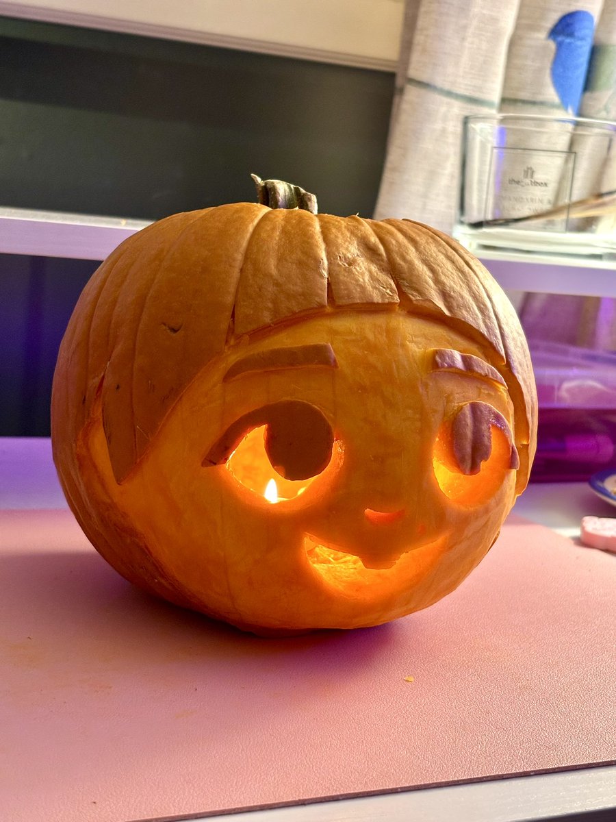 Kiwi4miwi's tweet photo. just one pumpkin tall!!! https://t.co/EgEBbW0IZU