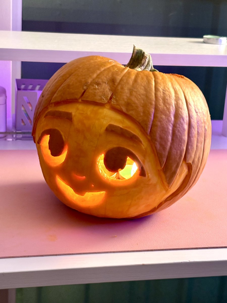 Kiwi4miwi's tweet photo. just one pumpkin tall!!! https://t.co/EgEBbW0IZU