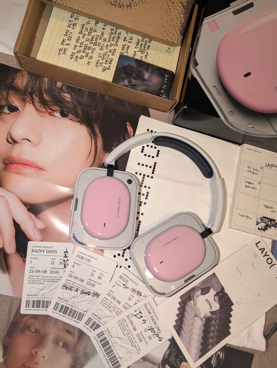 sweetzarzamora's tweet photo. Ya llegaron mis audífonos NOTHING y son tan taehyung coded 🩷 https://t.co/j5QYoNrrB4