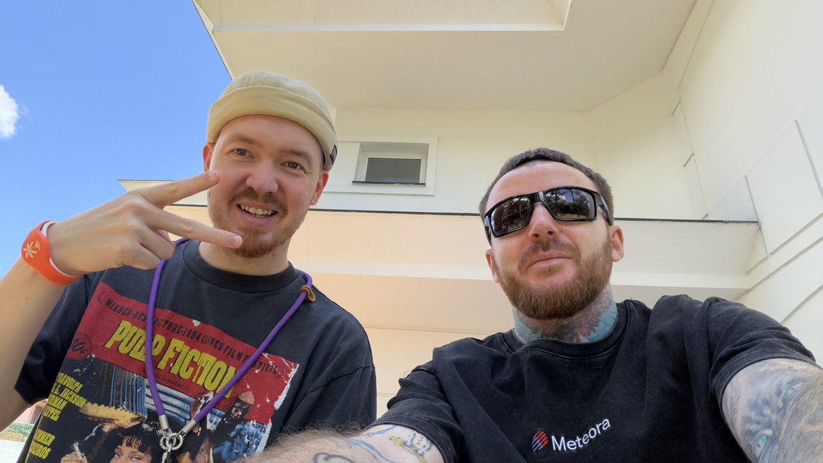 Frame_tailor_'s tweet photo. Pic with some random dude. Forgot your name bro 😭 Show yourself in the comments https://t.co/6jzxQxbWpJ
