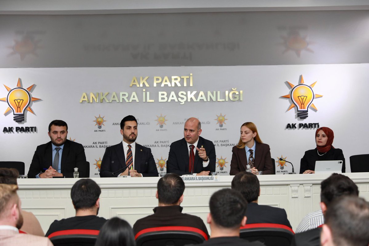 DrOmerileri's tweet photo. 📍 AK Parti Ankara İl Başkanlığı

AK Parti Ankara İl Gençlik Kollarımızın Yönetim Kurulu Toplantısına katıldık, enerjisi yüksek gençlerimizle bir araya gelerek, keyifli bir sohbet gerçekleştirdik.

Nazik misafirperverlikleri için il gençlik kollarımıza teşekkür ediyorum.

@avhalilatasoy 
@YilmazCansin