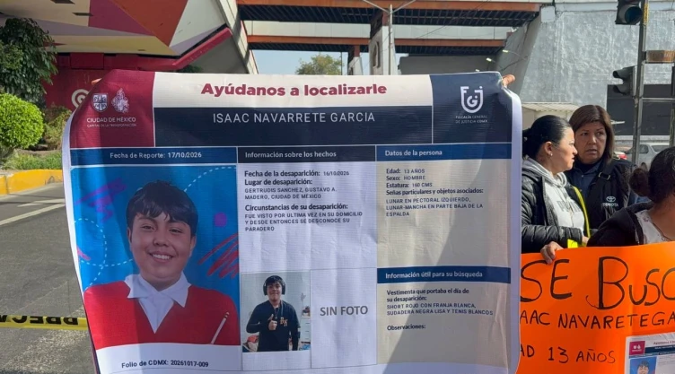 AztecaNoticias's tweet photo. Isaac tiene 13 años y su familia lo busca. 

Salió de su casa en la GAM para encontrarse con un supuesto amigo con quien jugaba videojuegos en línea y ya no regresó.

Su familia pide apoyo para localizarlo y esclarecer con quién se reunió.

https://t.co/rLNcrP1CdS https://t.co/A77ie48UHi