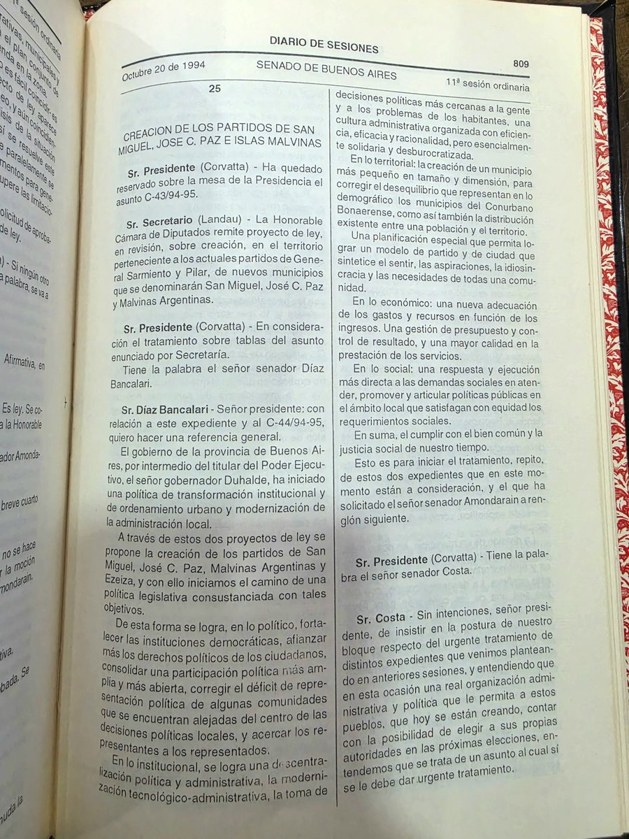 luisvivona's tweet photo. 🏛 • Un día como hoy, la Legislatura de la Provincia de Buenos Aires sancionaba la ley que dividía el partido de General Sarmiento, dando origen a tres nuevos municipios: Malvinas Argentinas, José C. Paz y San Miguel.

Les comparto este libro que reúne las versiones taquigráficas de aquella sesión legislativa, un documento de enorme valor histórico que nos permite conocer cómo se debatió y votó una decisión que marcó el futuro de nuestra región.

¡Un gran saludo a todos los vecinos y vecinas de Malvinas Argentinas, José C. Paz y San Miguel en esta fecha tan importante para nuestra historia!

#MalvinasArgentinas #JoséCPaz #SanMiguel