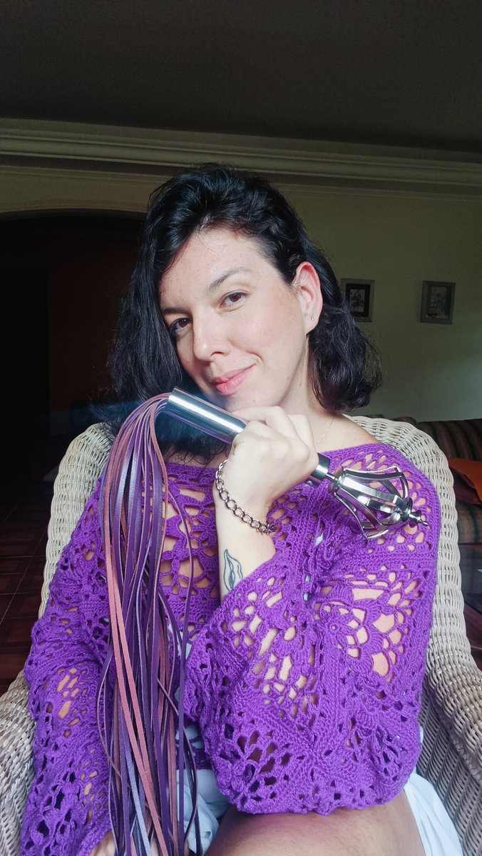 erotikatown_b's tweet photo. Apresento para essa comunidade o meu FLOGGER da @BdsmLuxury

Vocês sabiam que existem lugares certos para 'bater' no corpo? E que tem também a 'safeword' e 'after care' em cada prática de B.D S.M? https://t.co/971pRoLLHh