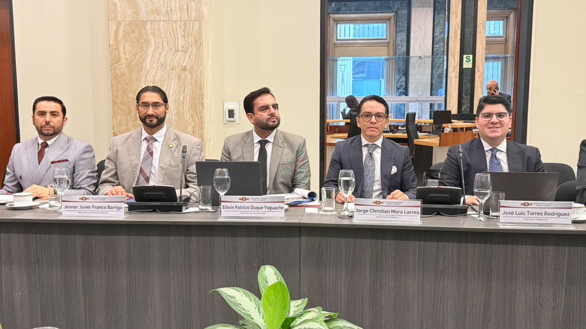 MinGobiernoEc's tweet photo. 🇪🇨🤝🇵🇪 #CooperaciónInternacional| Fortalecemos la cooperación bilateral con Perú, en la XVIII Comisión de Vecindad. Coordinamos con los Comités Técnicos Binacionales y el transporte de carga pesada.

Dialogamos para alcanzar soluciones concretas en beneficio de ambos países. https://t.co/y8GBMgr793