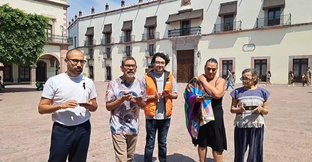 PoderCiudadanoo's tweet photo. #EnBocaDeTodos: 🏳️‍⚧️🚨 ¡“ES UNA BURLA”! WALTTER LÓPEZ ACUSA AL GOBIERNO DE QUERÉTARO DE SEGUIR FRENANDO LA LEY DE IDENTIDAD DE GÉNERO; DENUNCIA “TRAMPAS JURÍDICAS” TRAS NUEVAS OBSERVACIONES DEL EJECUTIVO Y EXIGE AL CONGRESO NO RETROCEDER EN DERECHOS HUMANOS ⚖️🏛️⚠️
⤵
https://t.co/uaUJIRe0da

Únete a nuestro canal 👉 https://t.co/dQK26JQUNx
📌 ¿Tienes una denuncia? Escríbenos al 446 144 4405