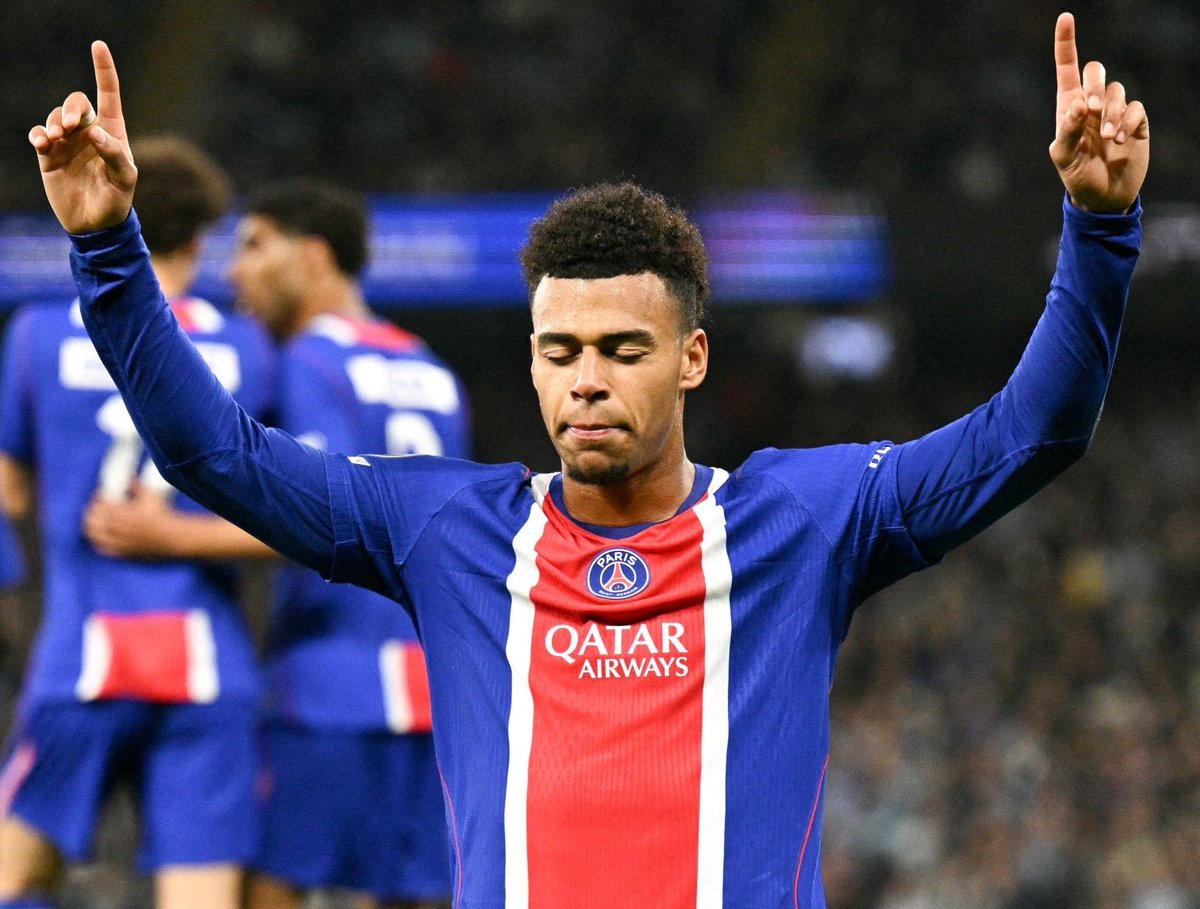 FabrizioRomano's tweet photo. ❤️💙💥 Désiré Doué has 4 G/A in the last 3 games and 10 G/A this season.

vs Man City ⚽️🎯
vs Strasbourg ⚽️
vs Barcelona ⚽️

Golazo after Lamine Yamal lost the ball. 🇫🇷 https://t.co/txVe96eKDH