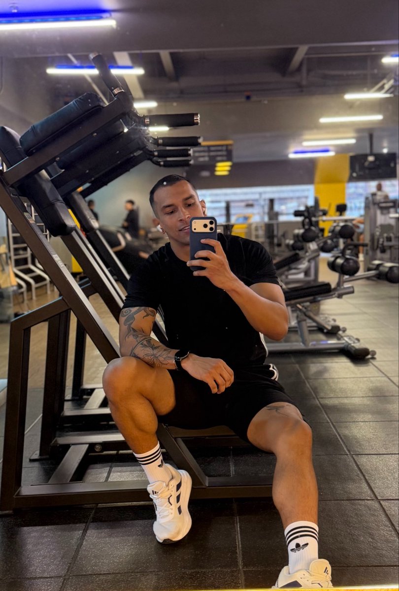 camilo130995's tweet photo. Transformarse también es aprender a florecer de otra manera ✨⚡️ #Gimnasio #fit #proceso https://t.co/L6PbV7hI1B