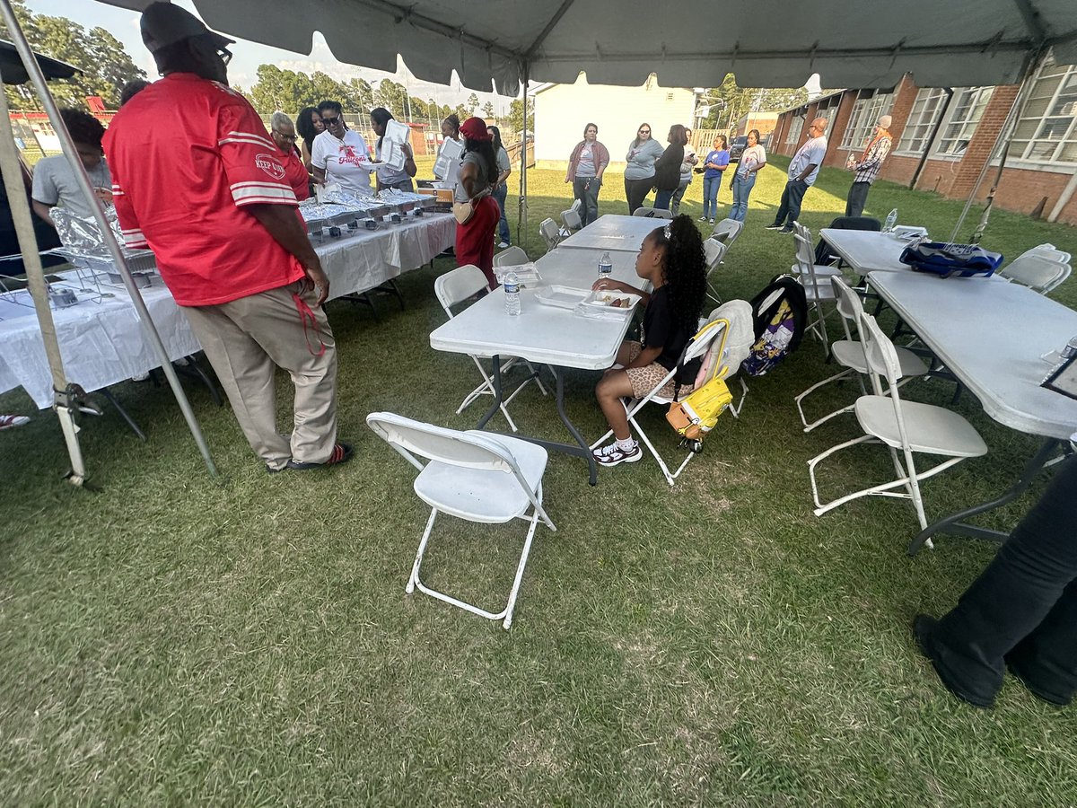 thereal71sports's tweet photo. Homecoming recap: Thank you, Mr. McRae and Lewis Chapel Missionary Baptist Church, for providing our student-athletes and staff with Friday’s pregame meal and showing your commitment to our school's success.
#CommittedCommunity
#Go71stFalcons https://t.co/cknHxzxrkJ