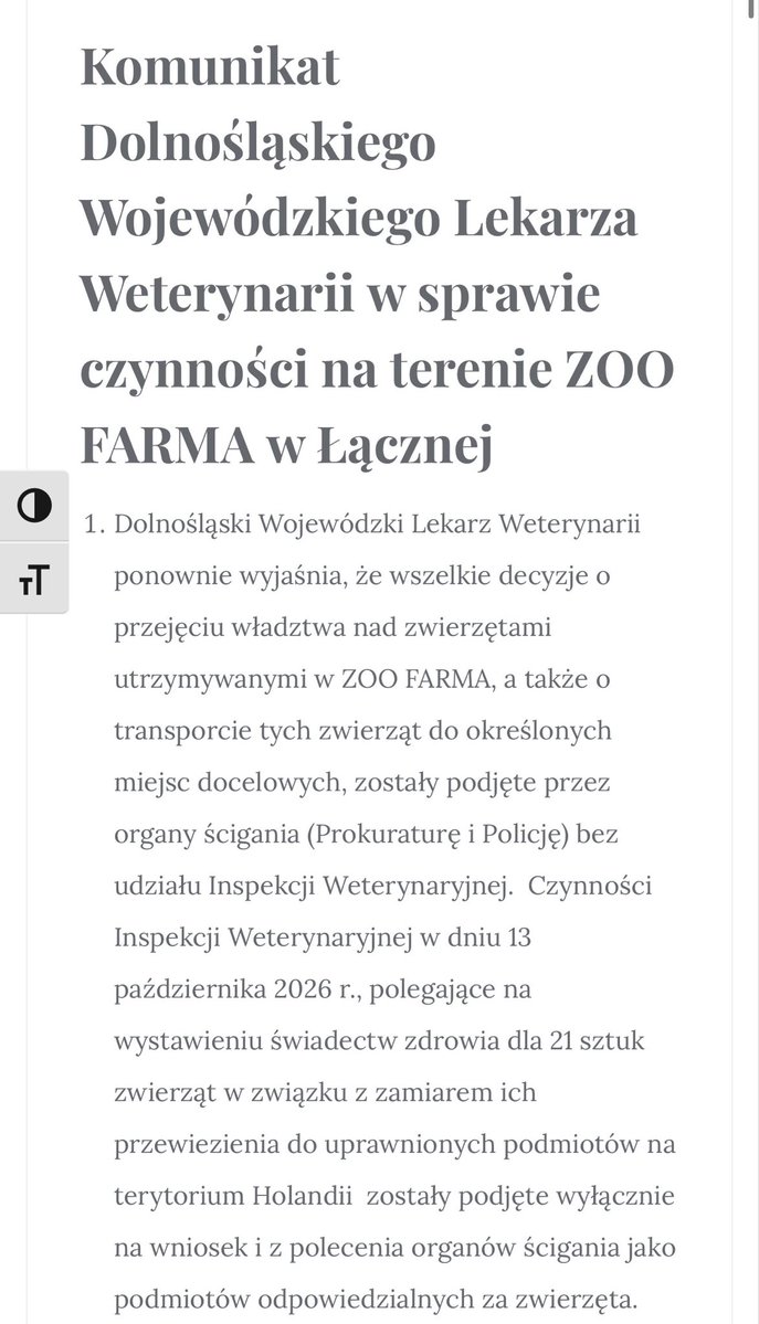 jacekzarzecki's tweet photo. Wystarczy przeczytać dwa oficjalne komunikaty Dolnośląskiego Wojewódzkiego Lekarza Weterynarii, żeby zrozumieć, jak wyglądała akcja prokuratury w #ZOOŁączna. Inspekcja Weterynaryjna publicznie odcina się od decyzji prokuratury i pyta, na jakiej podstawie prawnej odsunięto ją od nadzoru. To się w Polsce nie zdarza. To oznacza pożar w bu…, znaczy w cyrku, znaczy w prokuraturze.
Co mówią te komunikaty?
O tym, które zwierzęta zabrać, gdzie je wywieźć i komu oddać, decydowali prokurator i policja. Bez lekarzy weterynarii. Weterynarz był potrzebny do jednego: obsługi systemu TRACES i wystawienia papierów na wywóz 21 zwierząt, w tym tygrysa, do Holandii. Inspekcja podkreśla, że zrobiła to „na wniosek i z polecenia organów ścigania”. Nie pisze, że zwierzęta przebadano. Pisze, że takie było polecenie, i tyle.Przez dwa dni, 14 i 15 października, ponad 500 zwierząt było „w dyspozycji prokuratury”. Inspekcja nie miała tam nic do powiedzenia.
16 października fundacja, która miała się opiekować zwierzętami, rezygnuje. Pojawiają się sygnały o braku wody i karmy. Zwierzęta, które rzekomo ratowano, zostają bez opieki. Powiatowy lekarz weterynarii musi błagać prokuraturę o podstawowe informacje: które zwierzęta zatrzymano, kto się nimi opiekuje, czy ktokolwiek koordynuje opiekę weterynaryjną. Odpowiedzi brak. Bo prokuratura już zdaje sobie sprawę, w jakie g… wdepnęła.
19.10 WLW oficjalnie żąda od prokuratury wyjaśnienia, czy i na jakiej podstawie pozbawiono Inspekcję jej ustawowych kompetencji. Trochę  późno na takie pytania, skoro kilka dni wcześniej czapkowali jak ta lala.  I zaczynają się rodzić kolejne pytania. Kto przez te dni odpowiadał za karmienie i pojenie ponad 500 zwierząt. Dlaczego o losie zwierząt decydowano bez lekarzy weterynarii sprawujących nadzór nad zoo? I już w Świdnicy i Wałbrzychu wiedzą, że pętla się zaciska. A tak naprawdę stoją na stołku i czekają aż ktoś kopnie. Chociaż tak naprawdę kopnęli sami, idiotyczną konferencją w której najczęściej padały słowa: hejt, sabotaż, ptaszki miały źle, ale zajumalismy tygrysa. A dlaczego? Bo tak. 
Dzisiaj rzeczniczka Prokuratora Generalnego przekazała, że minister @w_zurek zlecił analizę w sprawie zoo w Łącznej. Sprawdzone ma zostać, czy zwierzęta podczas interwencji były prawidłowo zabezpieczone. Rozważane jest przeniesienie śledztwa do prokuratury wyższego szczebla. Gdy sam Prokurator Generalny każe sprawdzić działania własnych prokuratorów, coś poszło bardzo źle. Trochę jak samobójstwo z 40 ranami kłutymi pleców.
I jeszcze jedno. 8 października, pięć dni przed wejściem do zoo, odbyło się seminarium o opiniach biegłych w sprawach z udziałem zwierząt. Występowali tam prokurator ze Świdnicy, przedstawicielka NGO , a także biegła sądowa. Przypadkowo wszyscy zaangażowani potem w akcję w zoo. A może trzeba szukać jeszcze wcześniej i cofnąć się do 2 października, do VI Kongresu Praw Zwierząt? Tak wiele pytań, tak mało odpowiedzi.
I na koniec crème de la crème. Prokuratura wszczyna postępowanie o ujawnienie tajemnicy śledztwa przeciwko jednej osobie, która powiadomiła dyrektora zoo o planowanej akcji. Ciekawe, czemu prokuratura nie wszczyna postępowania przeciwko samej sobie, bo przecież to ona ujawniła organizacjom tajemnicę śledztwa i plany wobec zoo, co zresztą widać jak na dłoni na screenach z grupek. A żeby tego było mało, dzisiaj na posiedzeniu komisji  na pytanie @Pawel_Salek przedstawicielka @MKiS_GOV_PL zwaliła całą winę na prokuraturę. Aha i to nie jest hejt tylko jakby co. Tylko trochę złośliwa ocena działaności prokuratury. Dla fabuły.