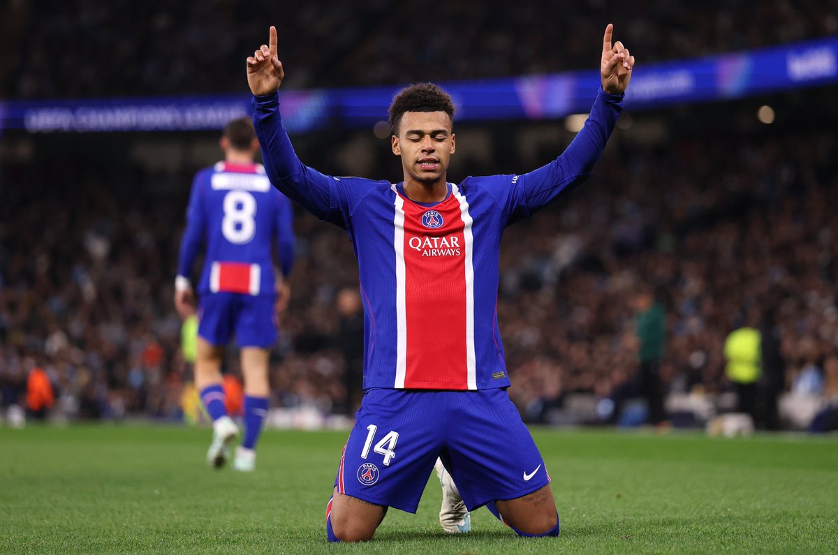 iLatif_'s tweet photo. No Social Media, No Girlfriend, No Tiktok, No Ballon Dor PR, Humble, Gifted. Desire Doue🔥 https://t.co/OGlWaW9Lnh