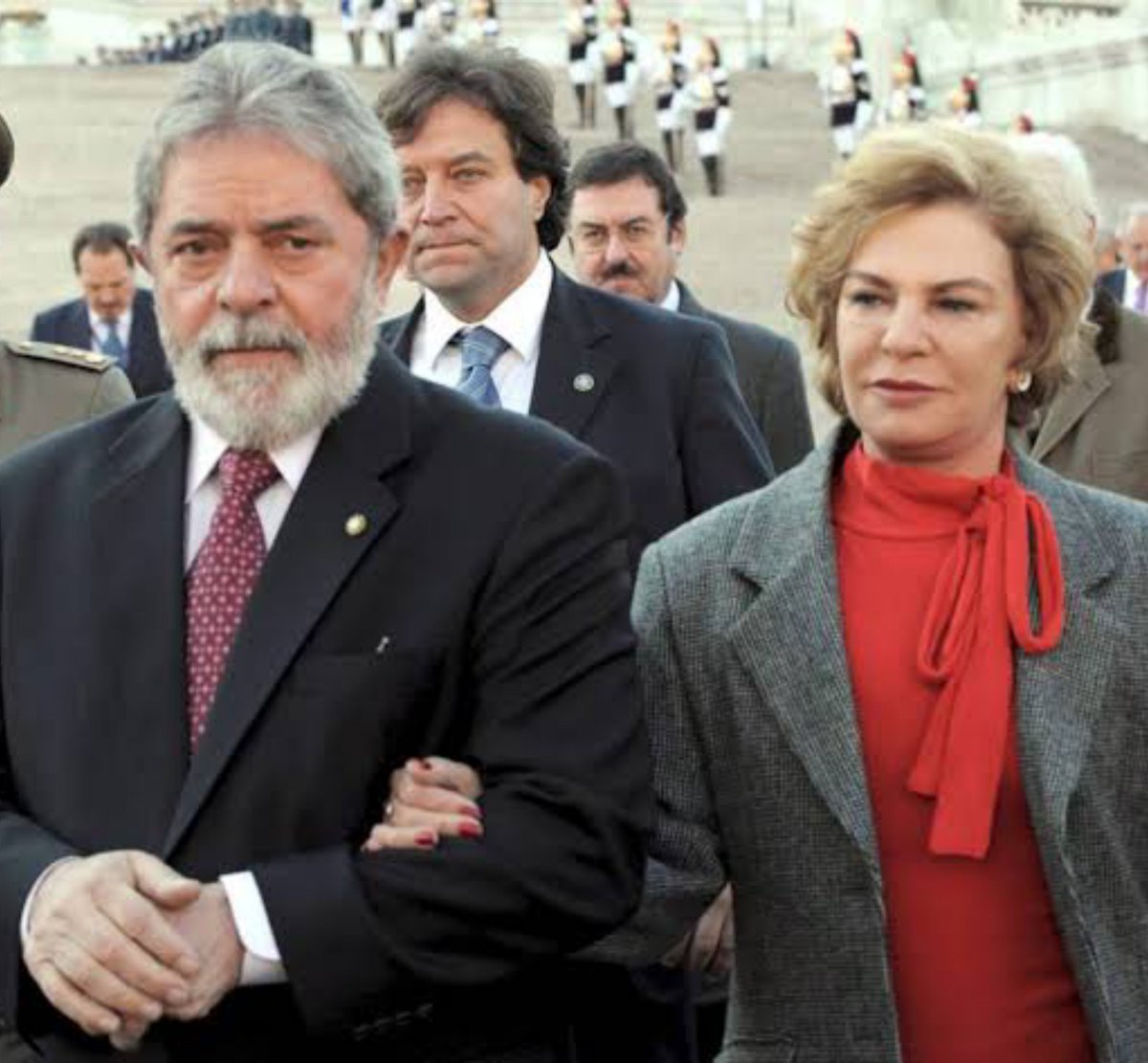 89kaspbk's tweet photo. a história do lula e da marisa é pura poesia retratando a vida.

ele perdeu a primeira esposa e o filho na gravidez. ela perdeu o primeiro marido ainda grávida e o destino os uniu, e lula adotou o filho dela como seu. https://t.co/zSJyqKmbfj