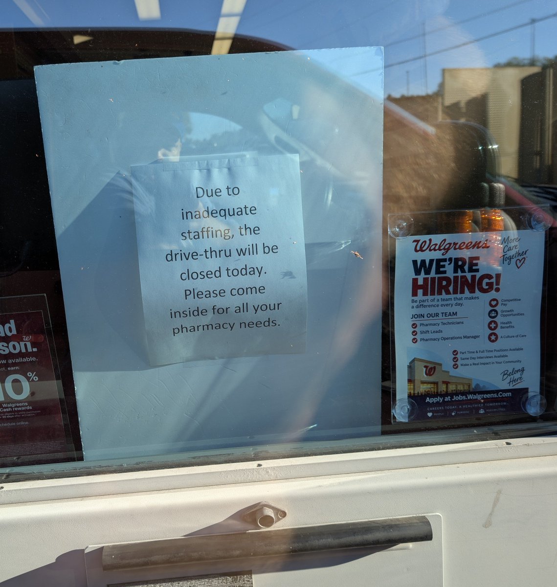 KeystonePress1's tweet photo. @WPXI They actually had employees and the store open? This is my local Walgreens https://t.co/yRJCOmVkZA