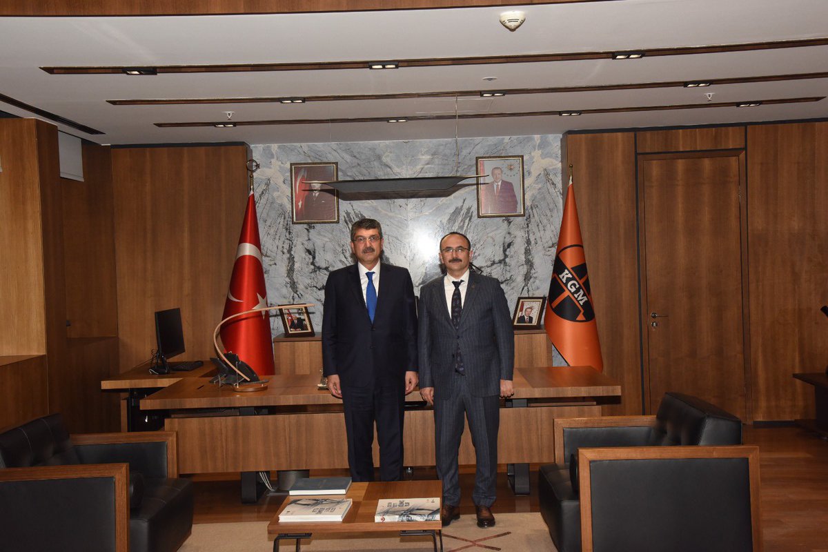 fnasiroglu's tweet photo. 📍 Karayolları Genel Müdürlüğü

Karayolları Genel Müdürümüz Sayın Ahmet Gülşen ile Batman’ımızın ulaşım altyapısını güçlendirecek projeler ve yatırım önceliklerimiz üzerine verimli bir görüşme gerçekleştirdik.

Ulaşım ağımızı geliştiren her yatırımın; üretime, istihdama, ticarete ve şehirlerimizin kalkınmasına katkı sunduğunun bilinciyle şehrimizin ihtiyaçlarını takip ediyoruz.

@KarayollariGM