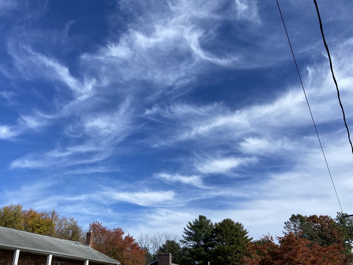 BobMroczka's tweet photo. @PeteNBCBoston @jreineron7 @shalhoupwx @ericfisher @Met_CindyFitz    Bob, Millis.     Currently 66, clear and sunny.  Most of the morning we were right on the edge of the c;out shield.   They have moved east of us.   Low 36 with a touch of frost.   cirrus clouds this morning. https://t.co/gnjsYtoZel