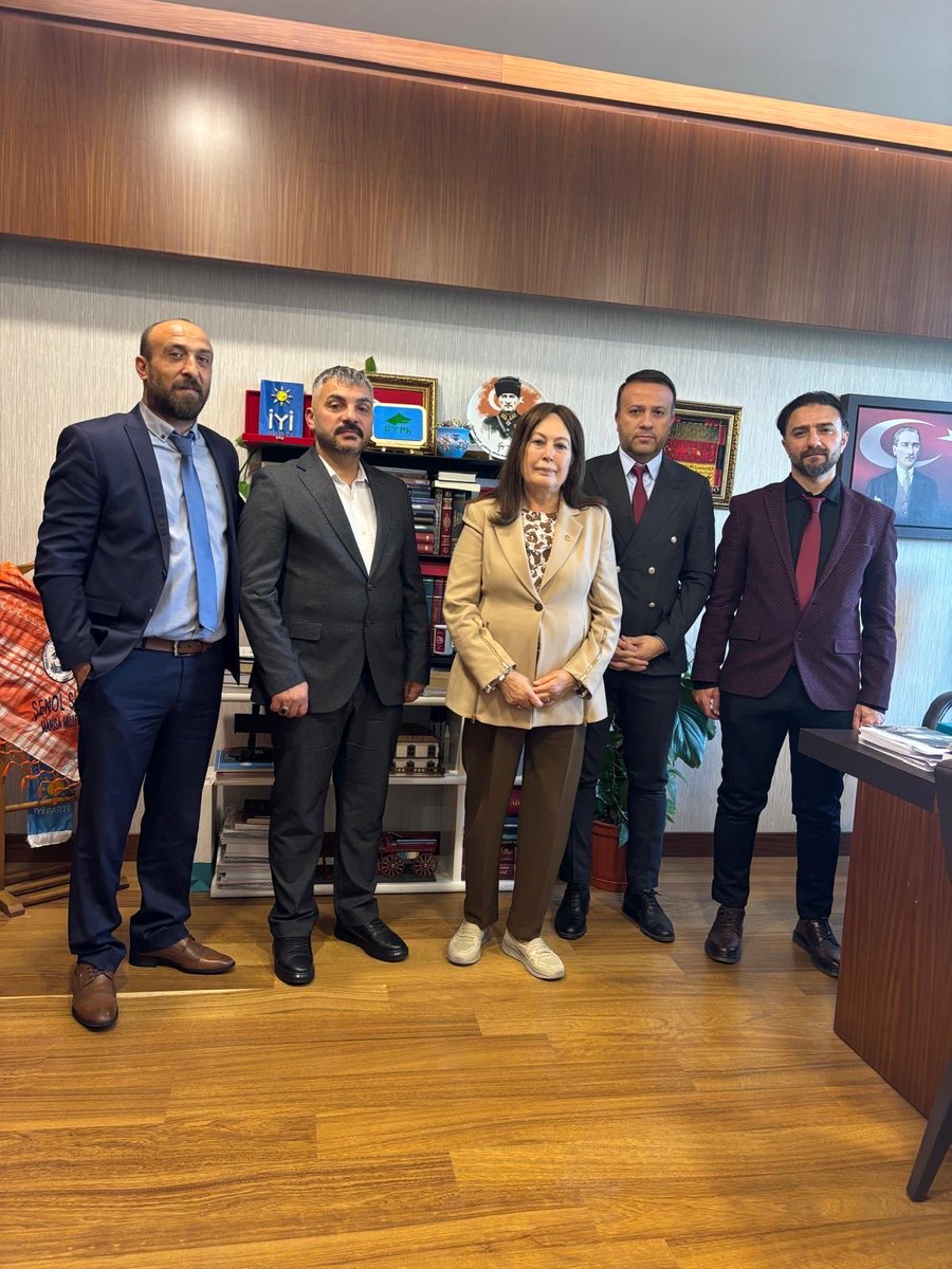 CirakStajFED's tweet photo. Türkiye Büyük Millet Meclisi (TBMM) çatısı altında hak mücadelemizi sürdürüyoruz! 🇹🇷
@senolsunat
@iyiparti
@MDervisogluTR

Türkiye Büyük Millet Meclisi’nde (TBMM) İYİ Parti Manisa Milletvekilimiz Sayın Şenol Sunat’ı, Staj ve Çıraklık Sigortası Mağdurları Federasyonu Başkanımız Sayın Murat Aydın ve heyetimiz ile birlikte ziyaret ettik.

Haklı mücadelemizde bizlere gösterdiği nazik misafirperverliği, samimi ilgisi ve staj ile çıraklık mağdurlarının sesine verdiği destekler için Sayın Şenol Sunat Sayın Vekilimize şahsım ve tüm mağdur arkadaşlarım adına sonsuz teşekkürlerimi sunarım.

Alın terimizin ve gasp edilen haklarımızın takipçisi olmaya, sesimizi gür bir şekilde duyurmaya devam edeceğiz! ⚖️

Saygılarımızla,
Staj ve Çıraklık Sigortası Mağdurları Federasyonu

3308 Mağdurları Ankara'da
#StajaAdalet
#çırağaAdalet