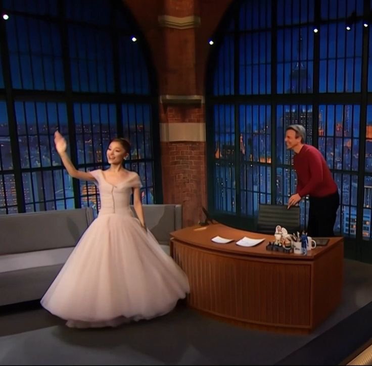havinbutera's tweet photo. one of my favorite dresses and hairstyle https://t.co/AXUYFb5LP6