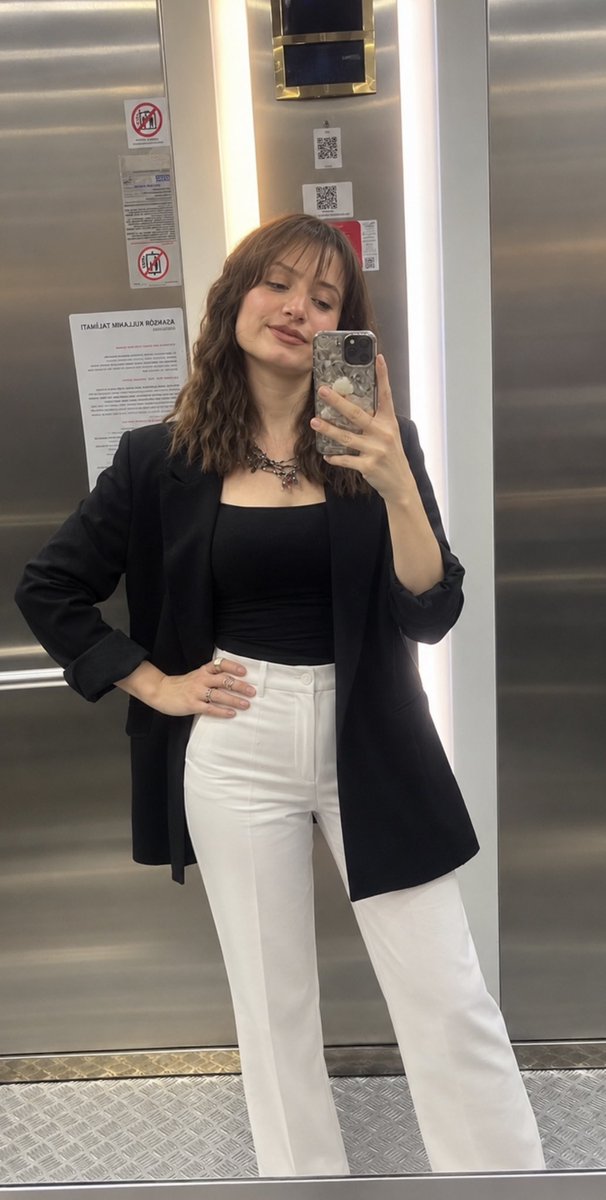 mericossssss's tweet photo. Asansör fotileriiii gelsin dimiii ??

Beynimde yavrum bu dertler benim ben büyüttüm boy boyyy 

Firarii duygular şeysiii https://t.co/9PzVw5YhKx