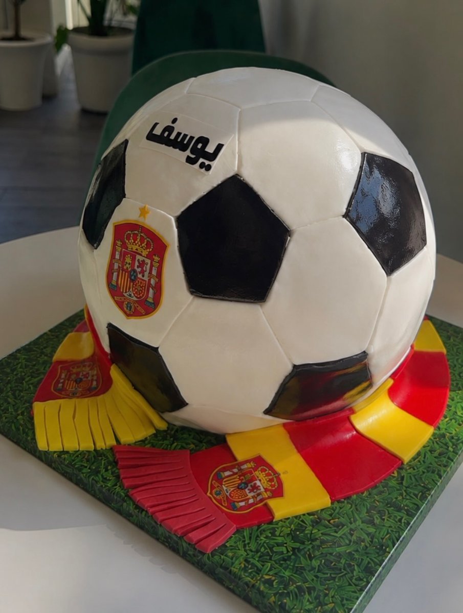 rohrdanzmabho's tweet photo. It’s not just a cake—it’s a design that tells a love story for the Spanish national team, crafted with the finest details and most beautiful touches. https://t.co/JGXLjOJYpX
